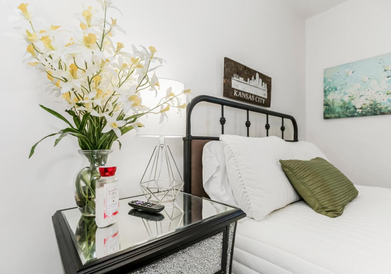 Becky & Marvels 420 Stay - Private Room Kansas City Bagian luar foto