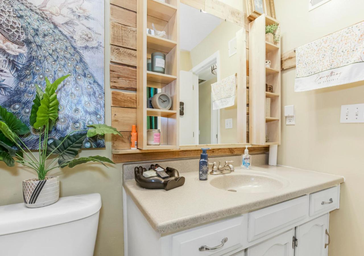 Becky & Marvels 420 Stay - Private Room Kansas City Bagian luar foto
