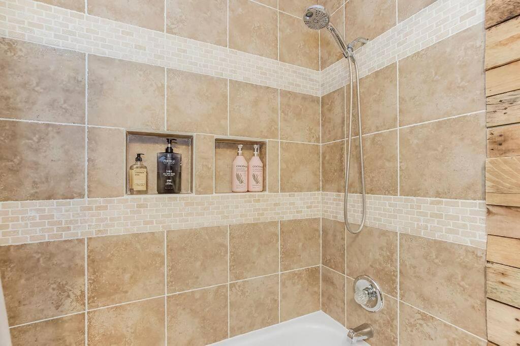 Becky & Marvels 420 Stay - Private Room Kansas City Bagian luar foto