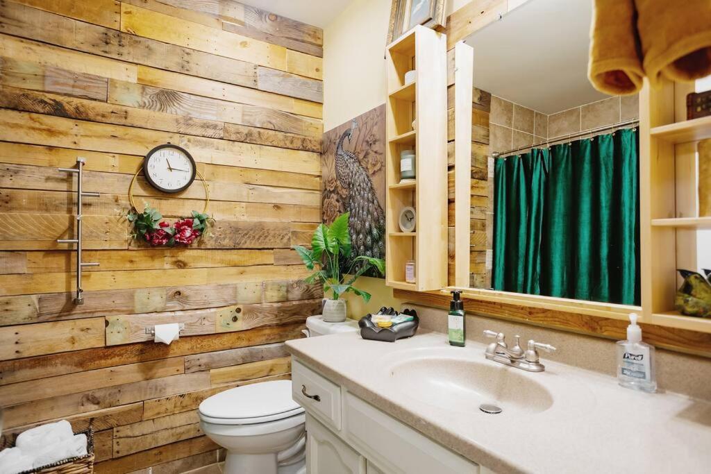 Becky & Marvels 420 Stay - Private Room Kansas City Bagian luar foto